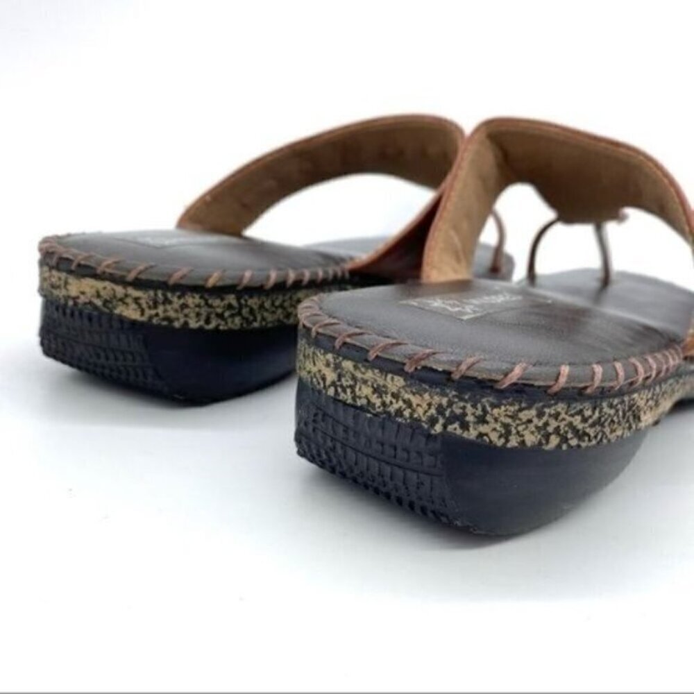 Mildred Women’s Padded Thong Sandals - Picture 16 of 16